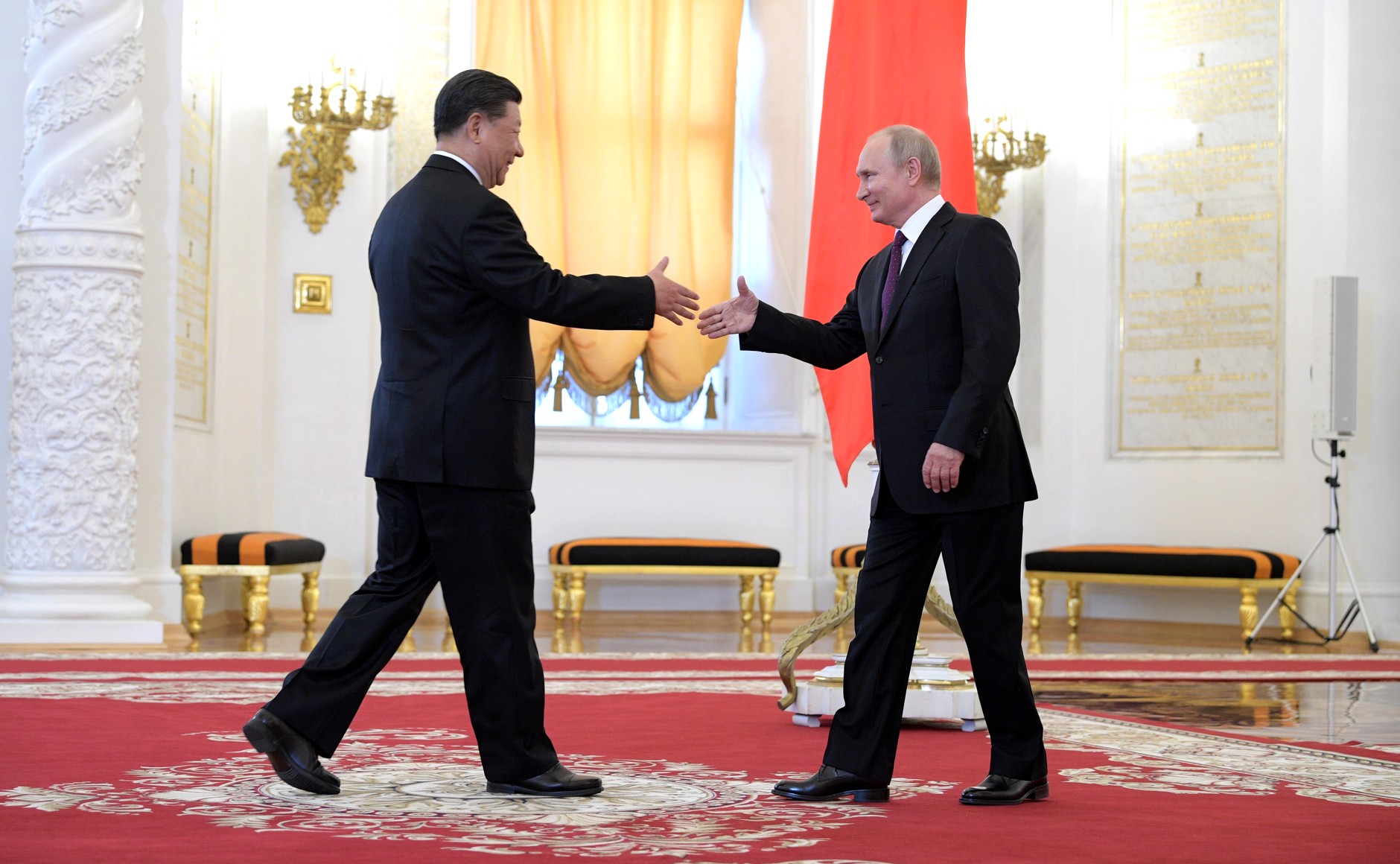 President Xi Jinping shaking hands with Vladimir Putin